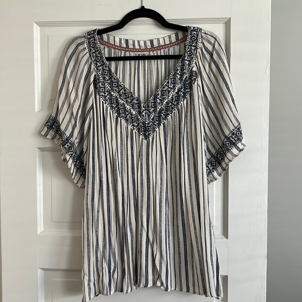 Knox Rose Navy and White Embroidered V-Neck Striped Blouse